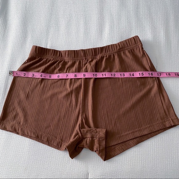 Brown Short Ribbed Stretchy Shorts - Picture 4 of 11